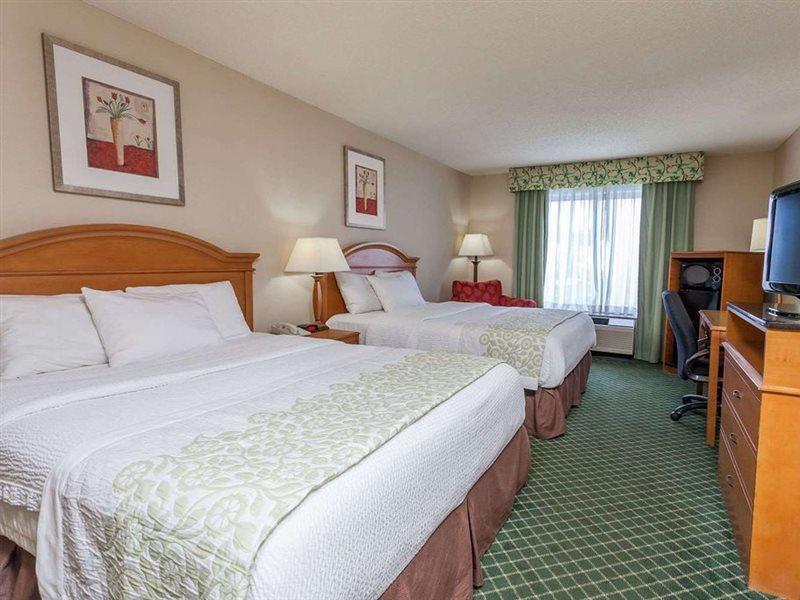 Days Inn & Suites By Wyndham Уоррен Экстерьер фото