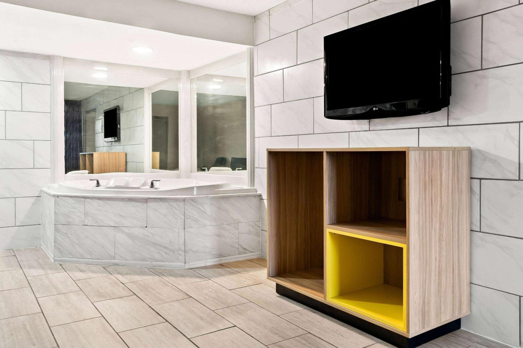 Days Inn & Suites By Wyndham Уоррен Экстерьер фото