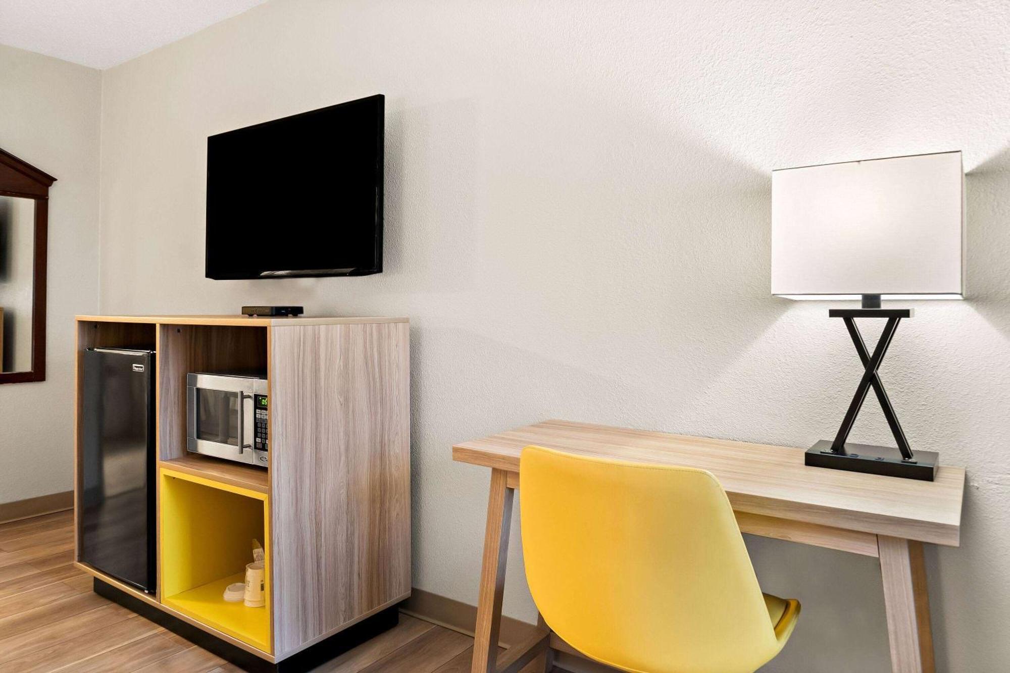 Days Inn & Suites By Wyndham Уоррен Экстерьер фото