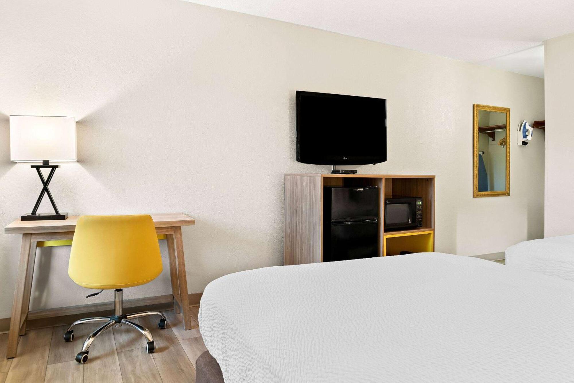 Days Inn & Suites By Wyndham Уоррен Экстерьер фото