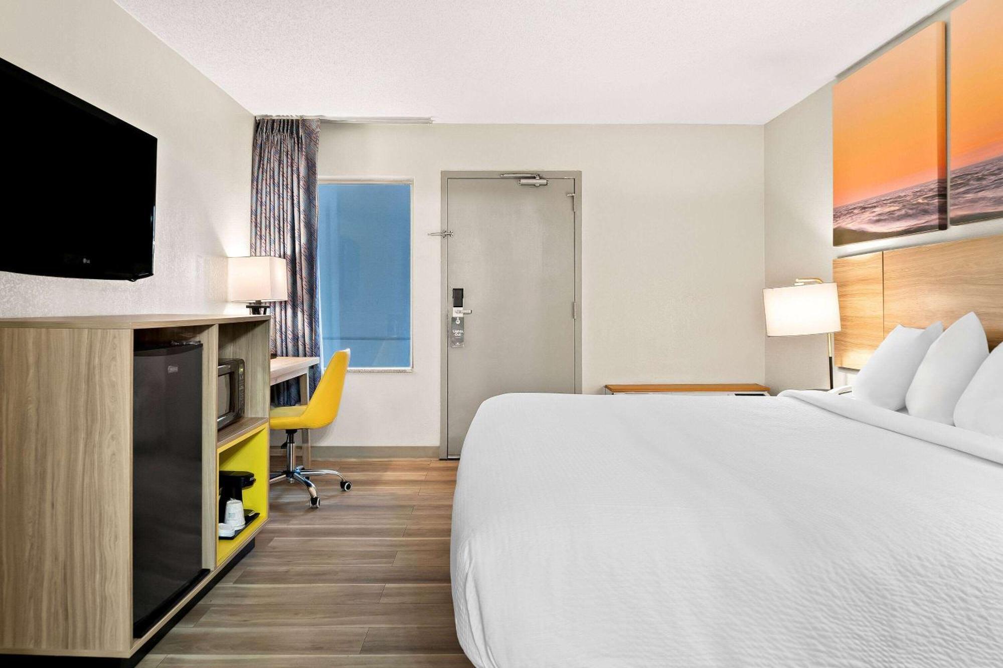 Days Inn & Suites By Wyndham Уоррен Экстерьер фото
