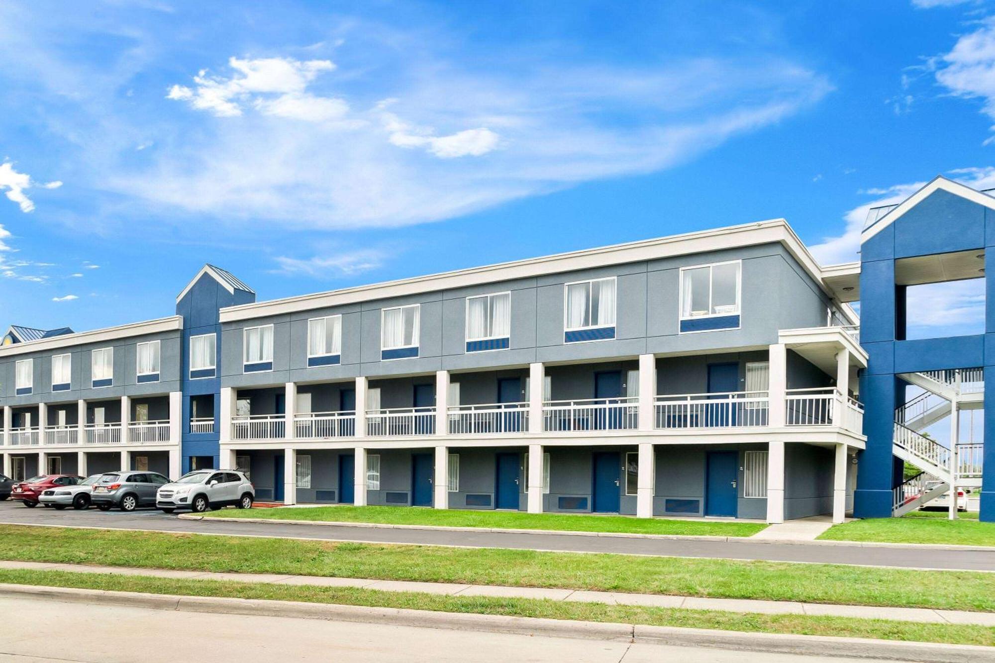 Days Inn & Suites By Wyndham Уоррен Экстерьер фото